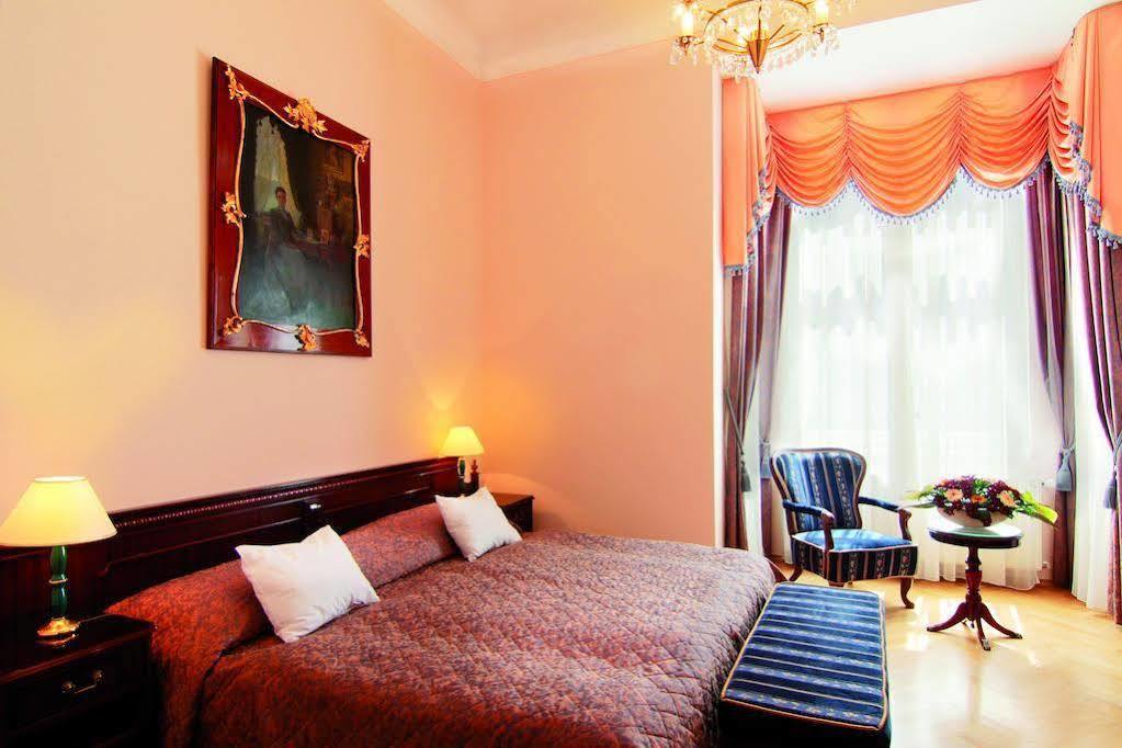 Bristol Vila Tereza Karlovy Vary Bagian luar foto